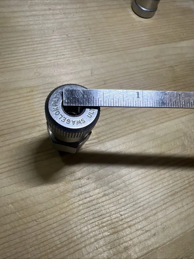 Фитинг Swagelok SS-4-UT-1-2 Stainless Steel Ultra-Torr Vacuum Fitting FNSP — фото лота 1