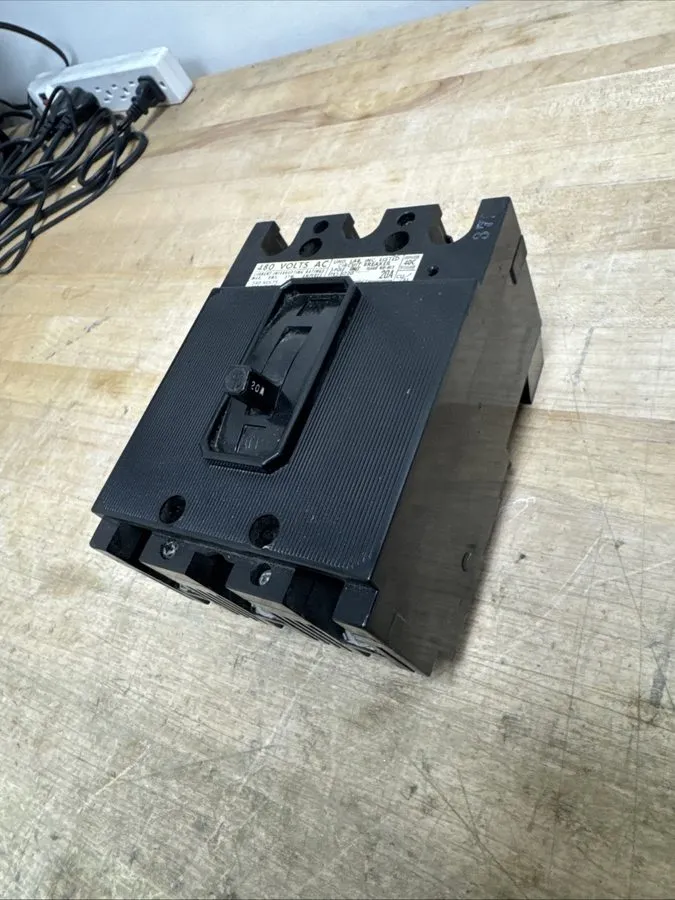Автоматический выключатель ITE Siemens EH3 EH3-B020 3 Pole 20 Amp 480V Circuit B