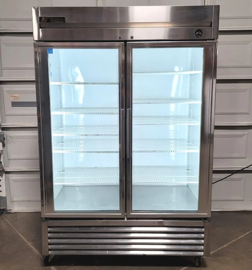 Холодильный шкаф TRUE 49G Two Door Upright Reach-In Stainless Refrigerator 49CuF