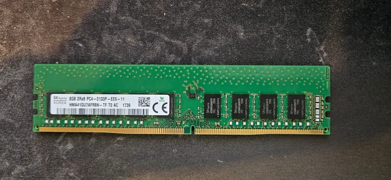 Модуль памяти SK hynix HMA41GU7AFR8N-TF DDR4 2133 8GB 2RX8 PC4-2133P ECC