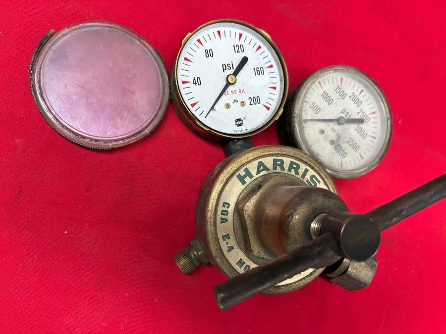 Трубопроводная арматура Helium / Nitrogen / Argon Gas Regulator Harris Model 425