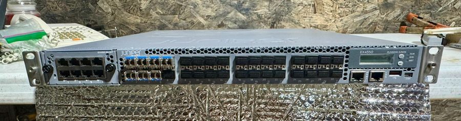Коммутатор Juniper Networks 32 Port Gigabit Switch 32x 1G/10G SFP/SFP+ EX4550-32