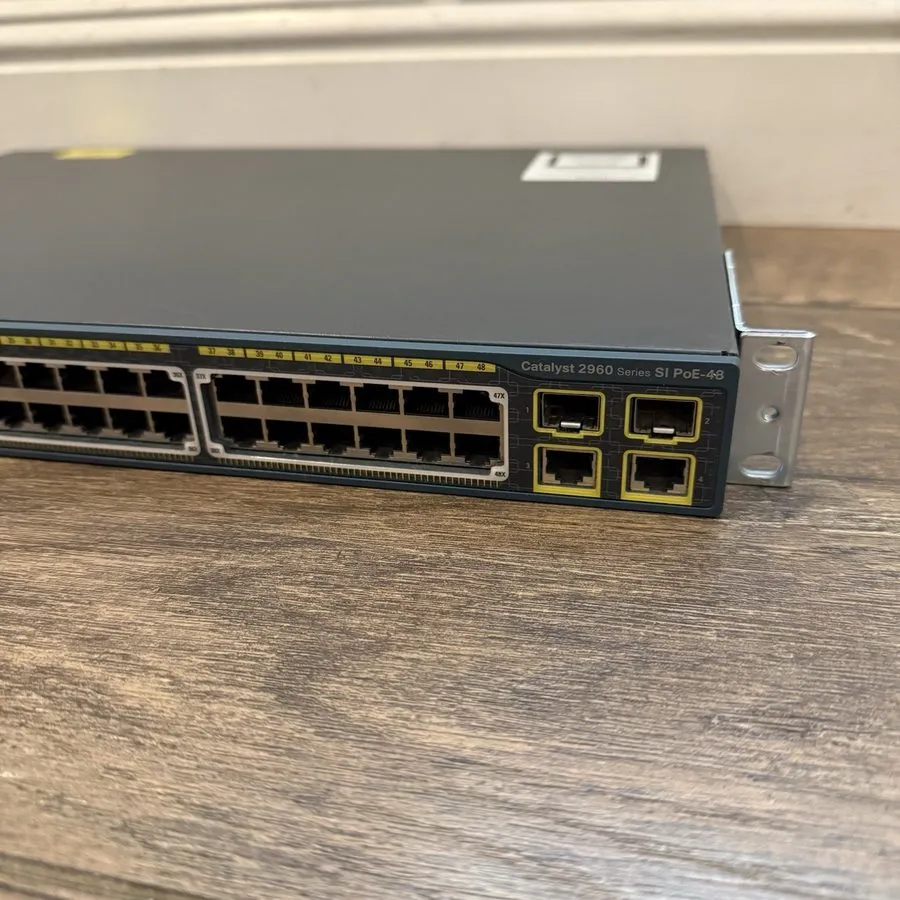 Коммутатор Cisco Catalyst WS-C2960-48PST-S 48-Port 10/100 PoE 2xGbE 2xSFP Switch — фото лота 2