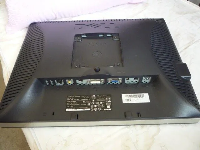 Монитор Dell UltraSharp 2001FP 20” LCD Monitor 1600x1200 DVI VGA USB — фото лота 1
