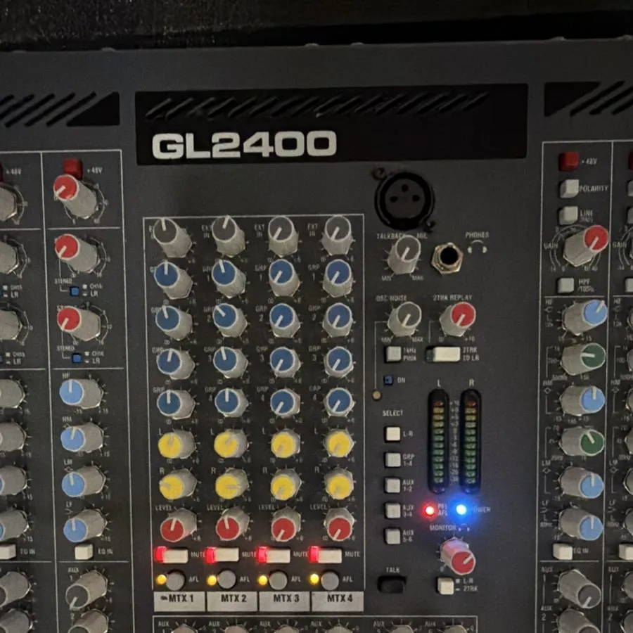 Микшерный пульт Allen & Heath GL2400 40-Channel Mixing Console, 40"x22"x6"front 