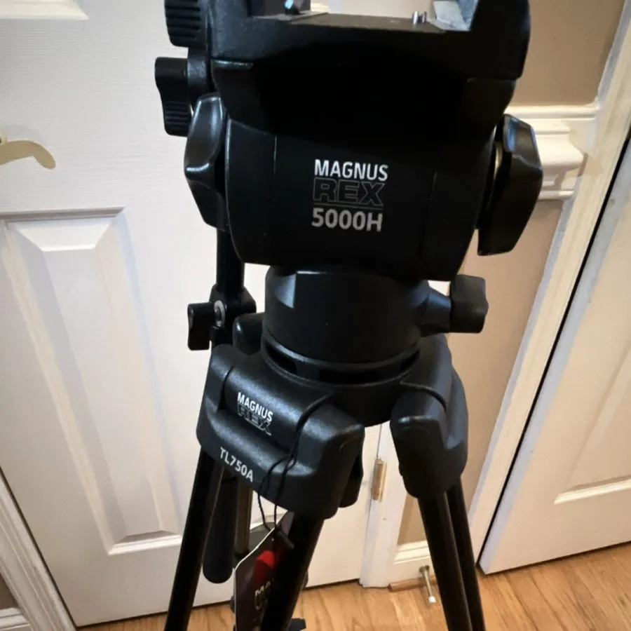 Фотокамера Magnus Rex VT-5000 Two-Stage Tripod with Fluid Head — фото лота 2