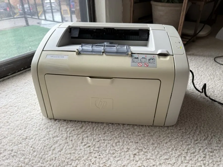 Лазерный принтер HP LaserJet 1018 Monochrome Laser Printer (CB419A) Works — фото лота 1