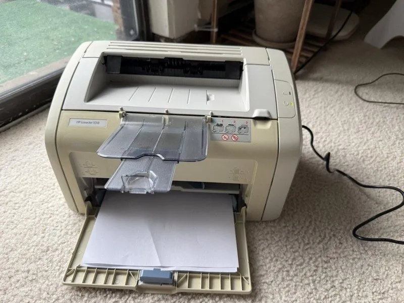 Лазерный принтер HP LaserJet 1018 Monochrome Laser Printer (CB419A) Works — фото лота 2