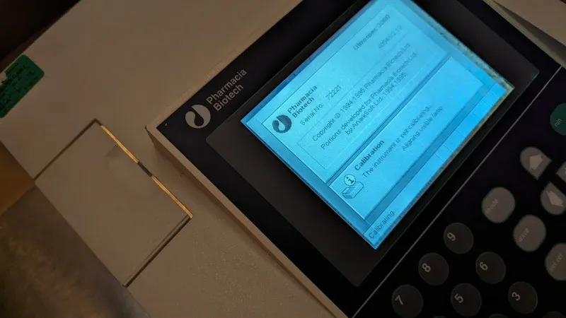 Спектрофотометр PHARMACIA BIOTECH ULTROSPEC 3000 UV/VISABLE SPECTROPHOTOMETER 80