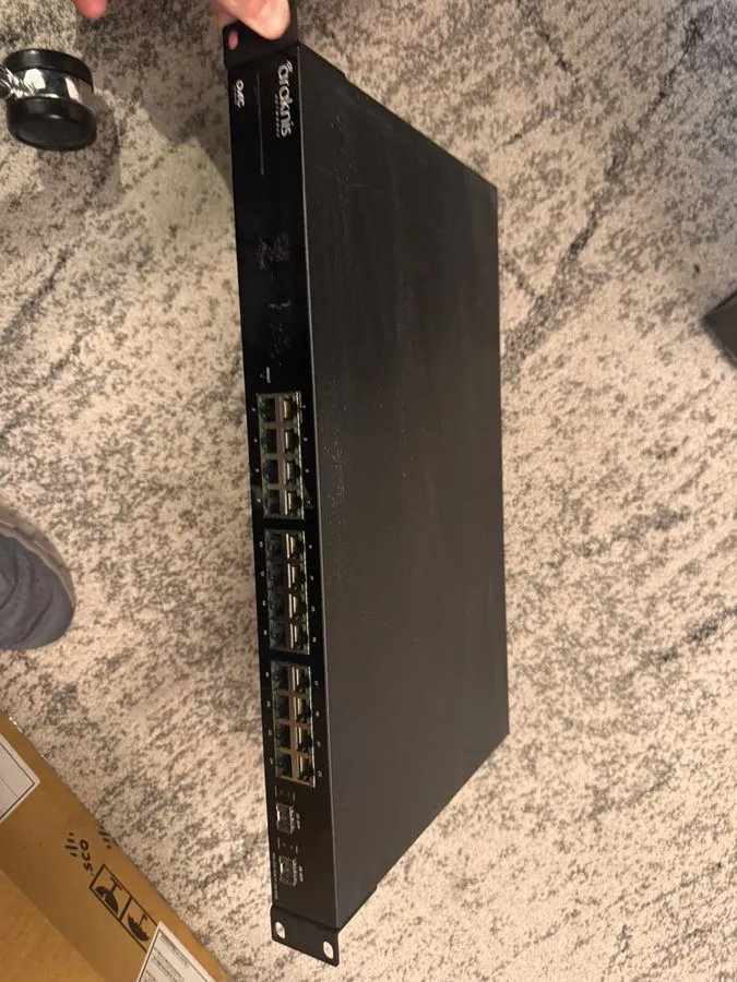 Коммутатор Araknis AN-210-SW-F-24-POE 24-Port Gigabit Managed PoE Switch w/ Rack — фото лота 1