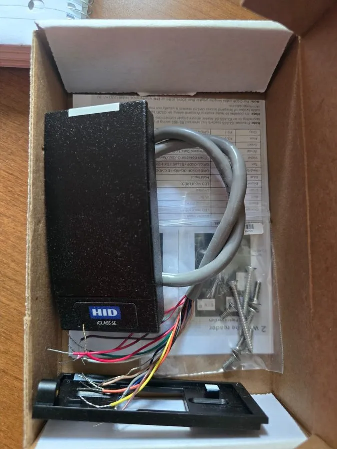Оборудование видеонаблюдения HID 900NTNNEK00000 iCLASS SE R10 Mini Mullion er