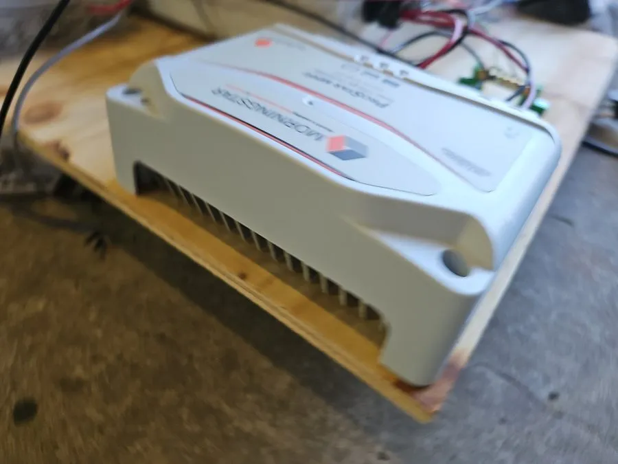 Аккумулятор Morningstar PS-MPPT-40 ProStar MPPT 40A Solar Charge Controller with — фото лота 1