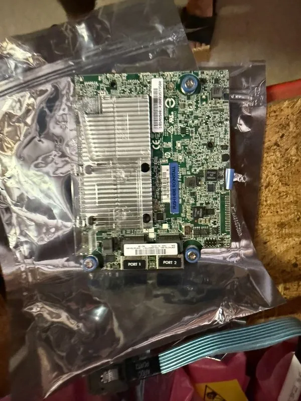 Контроллер HP 749796-001 Smart Array 2GB Cache 2-Port SAS-3 SATA-3 RAID Controll