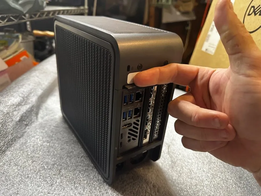 GPU-ускоритель Intel BKNUC9V7QNX1 NUC9V7QNX NUC 9 Pro Kit with NVIDIA Quadro P22 — фото лота 1