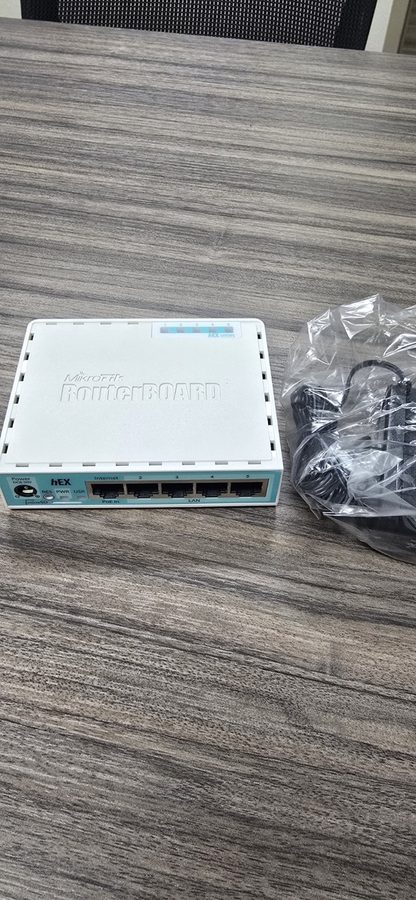 Маршрутизатор MikroTik Hex RB750GR3 5-port Ethernet Gigabit Router — фото лота 1