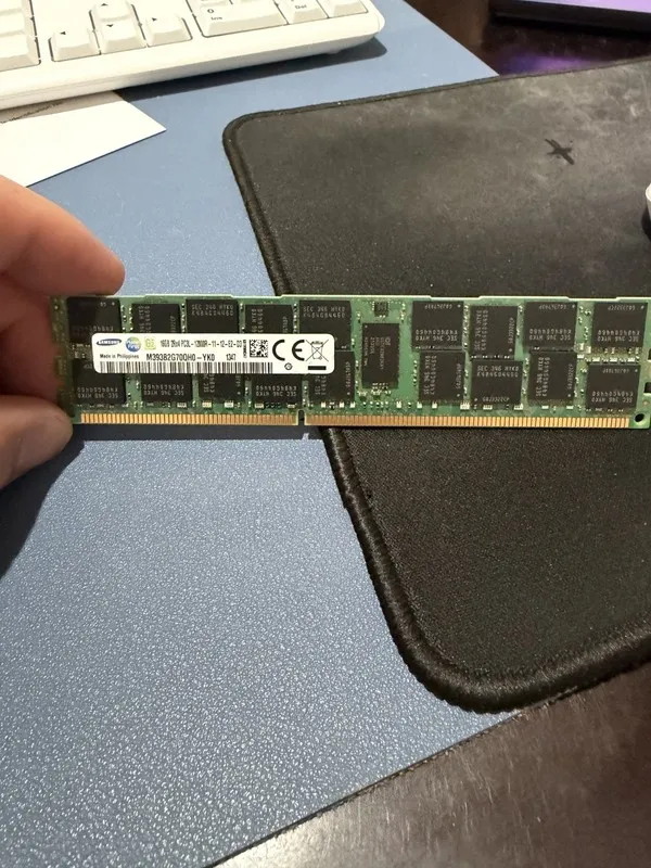 Модуль памяти Samsung 16GB 2Rx4 PC3L-12800R M393B2G70DB0-YK0 DDR3 1600MHz Reg EC