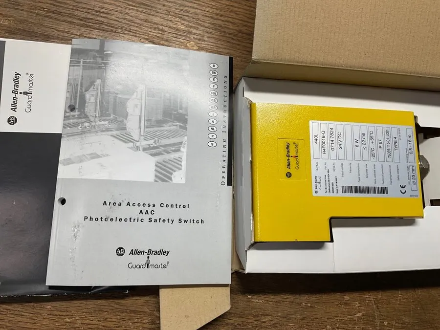 Реле безопасности Allen Bradley 440L-R4F0018-Q Ser. A Guardmaster Receiver