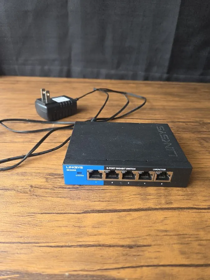Коммутатор Linksys 5 Port Gigabit Ethernet Switch SE3005 V2