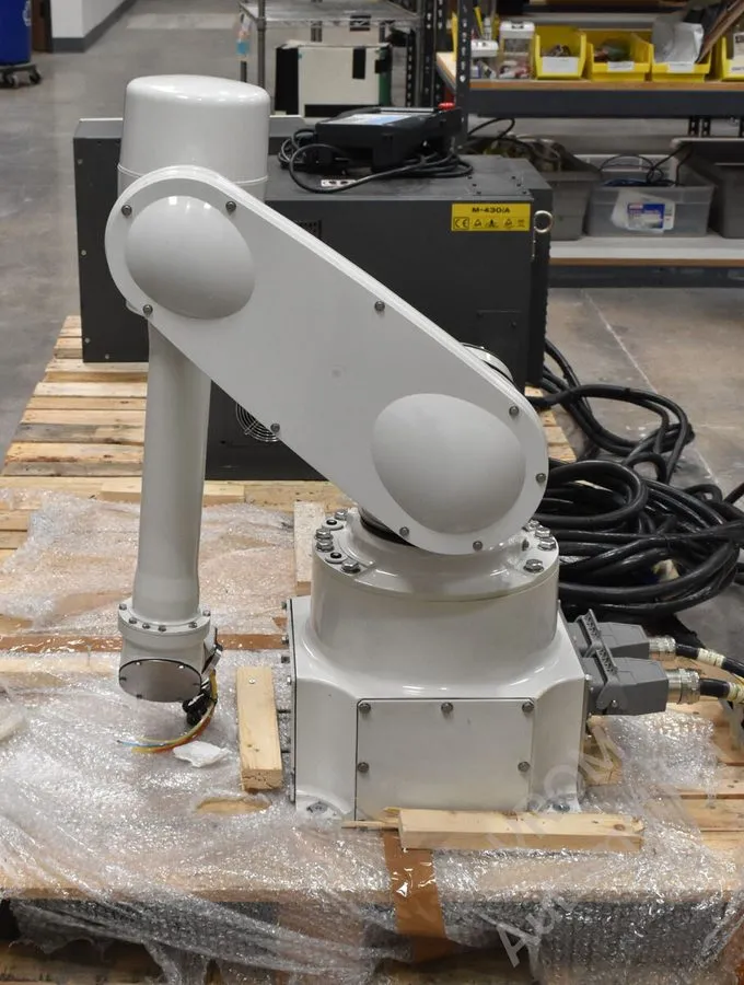 Робот Fanuc M-430iA Robot System with R-J3iC Controller — фото лота 1