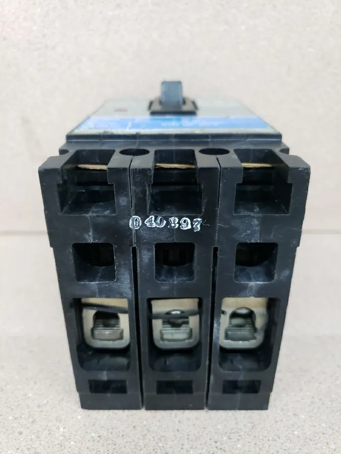 Автоматический выключатель SIEMENS SENTRON ED43B090 3 Pole 90 AMP Type ED4 Circu