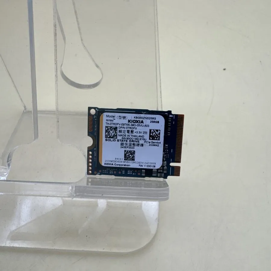 SSD-накопитель Kioxia Toshiba BG5 256GB KBG50ZNS256G SSD M.2 NVMe 2230 PCIe Gen4