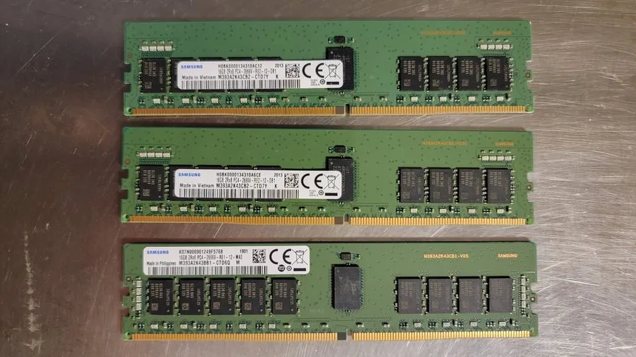 Модуль памяти Samsung 16GB 2Rx8 PC4-21300 DDR4-2666MHz ECC REG Server RAM M393A2