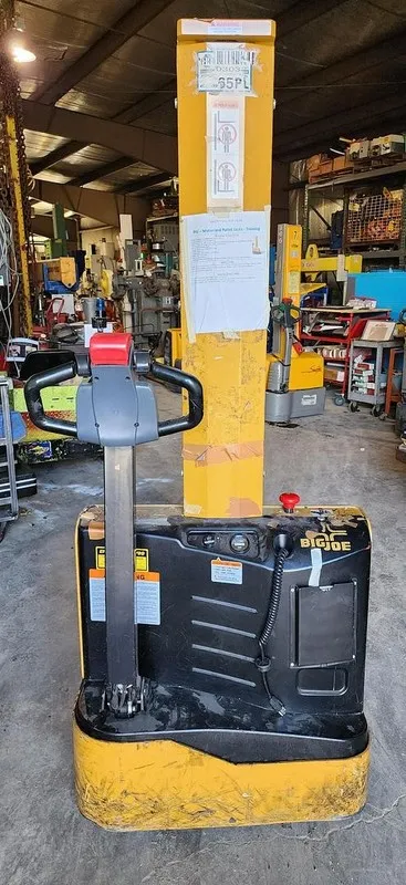 Оборудование 2014 Big Joe S22-62-RF Electric Fork-Over Stacker 2,200 LB Built-in