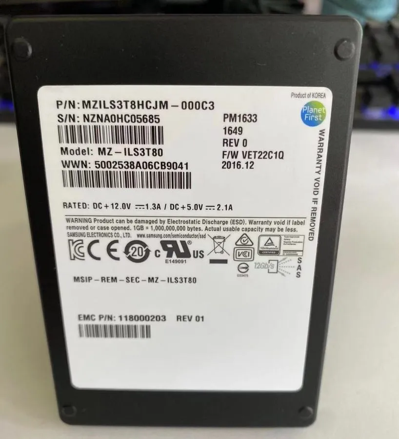 SSD-накопитель Samsung PM1633 3.84TB SSD SAS Solid State Drive MZILS3T8HCJM-000C