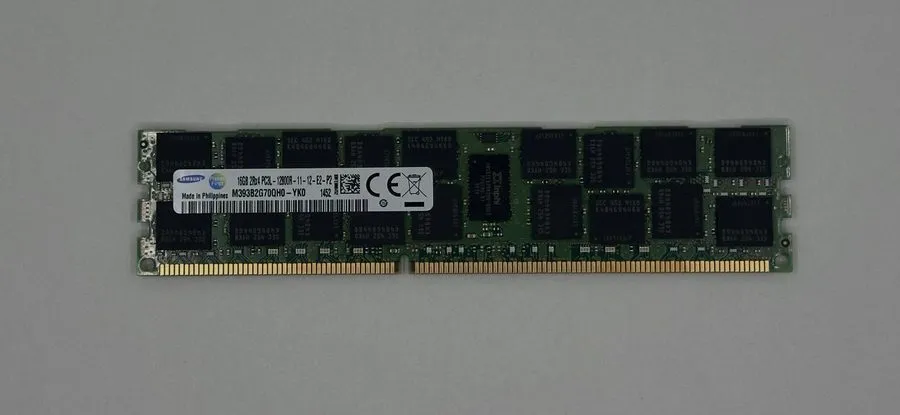 Модуль памяти Samsung M393B2G70QH0-YK0 16 GB DDR3 2Rx4 PC3L-12800R ECC Server RA — фото лота 1