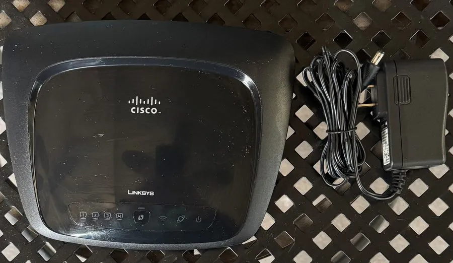 Маршрутизатор Cisco Linksys WRT110 RangePlus Wireless G 4-Port 2.4GHz Router