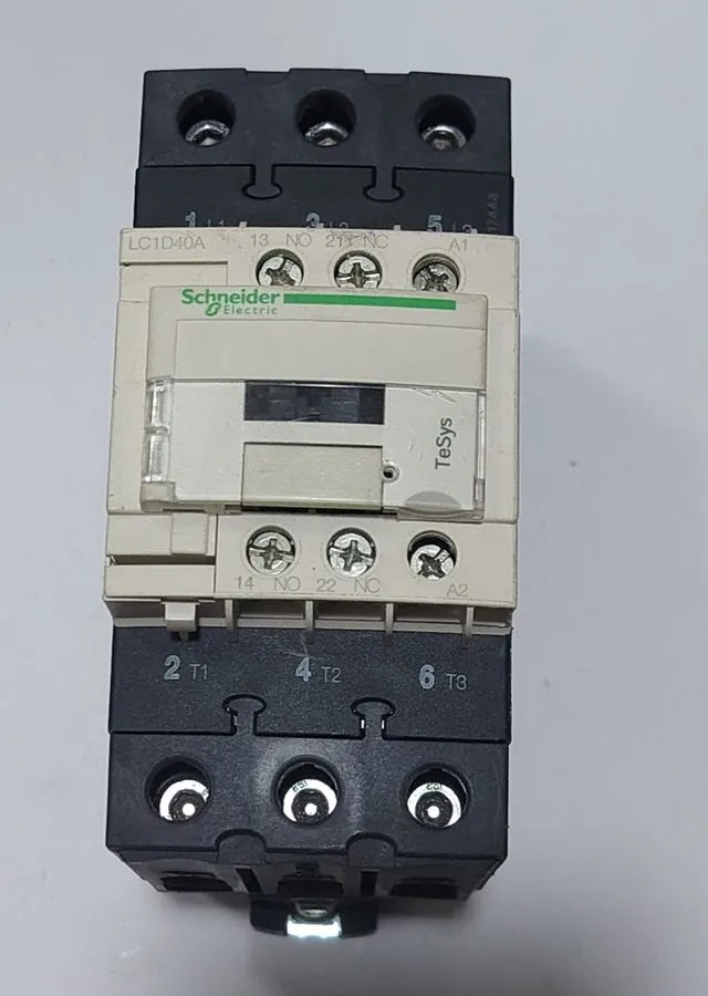 Контактор Schneider Electric TeSys D LC1D40A Contactor 40A 3P 110V AC Coil