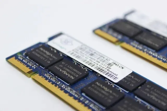 Модуль памяти Hynix 4GB PC3-12800 DDR3 1600MHz Non-ECC Unbuffered HMT351S6CFR8C-