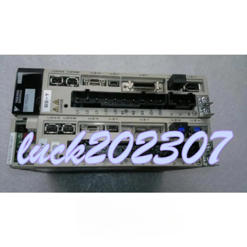 Сервопривод YASKAWA SGDV-1R6A25A Sigma-V Servo Drive 200V