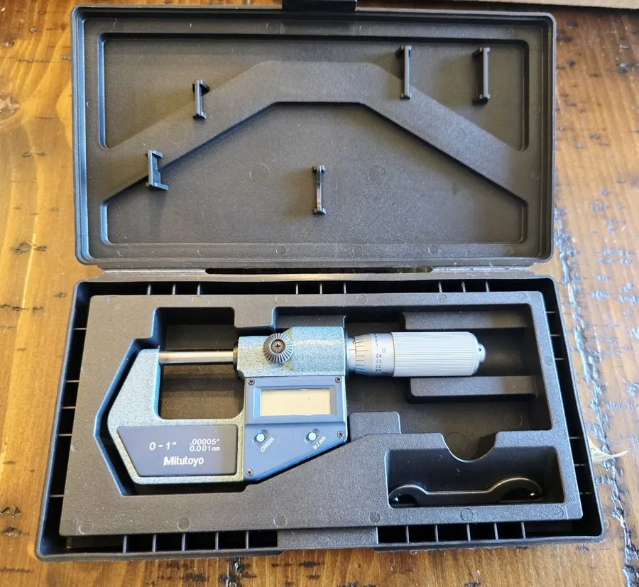 Батарея Mitutoyo 0-1" Digital Electronic Micrometer w/ Case 293-766-30 Vintage M