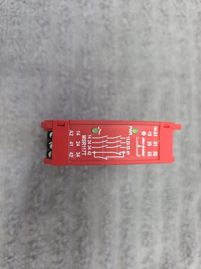 Реле безопасности Allen-Bradley 440R-B23211 Safety Relay 24V AC/DC Model MSR117T