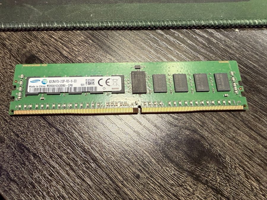 Модуль памяти Samsung M393A1G43EB1-CPB 8GB PC4-17000 DDR4-2133 Memory — фото лота 1