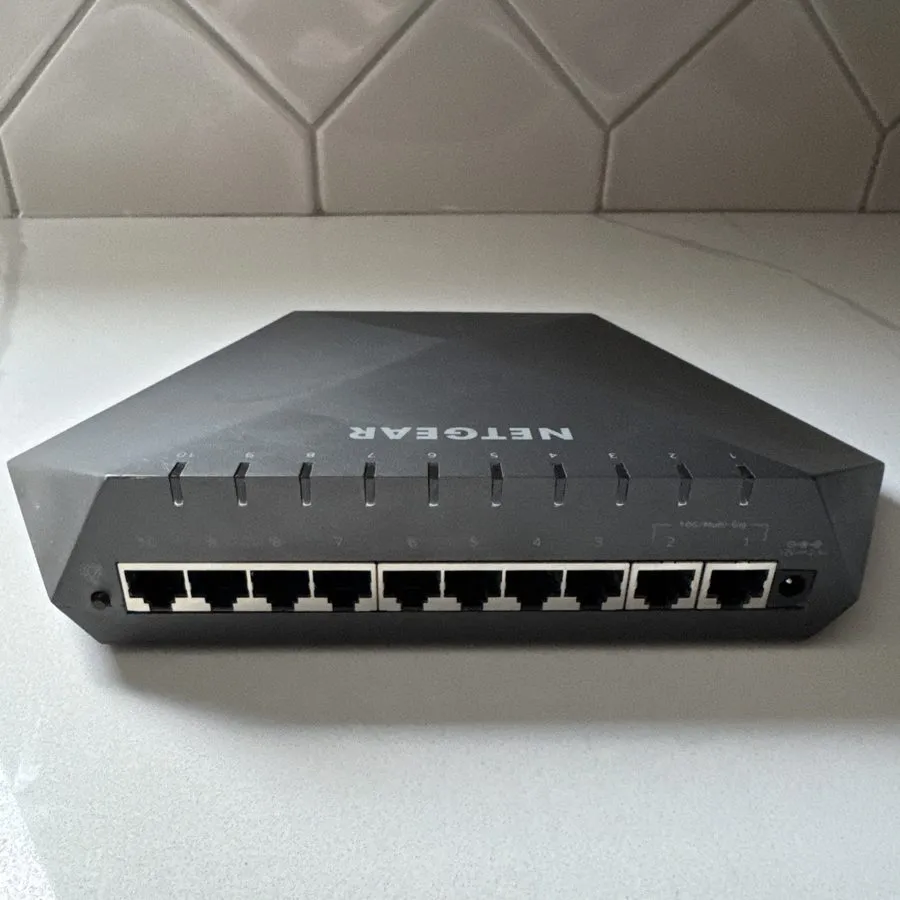 Коммутатор NETGEAR Nighthawk Pro SX10 GS810EMX Switch 8 port 1GbE, 2 port 10G Up