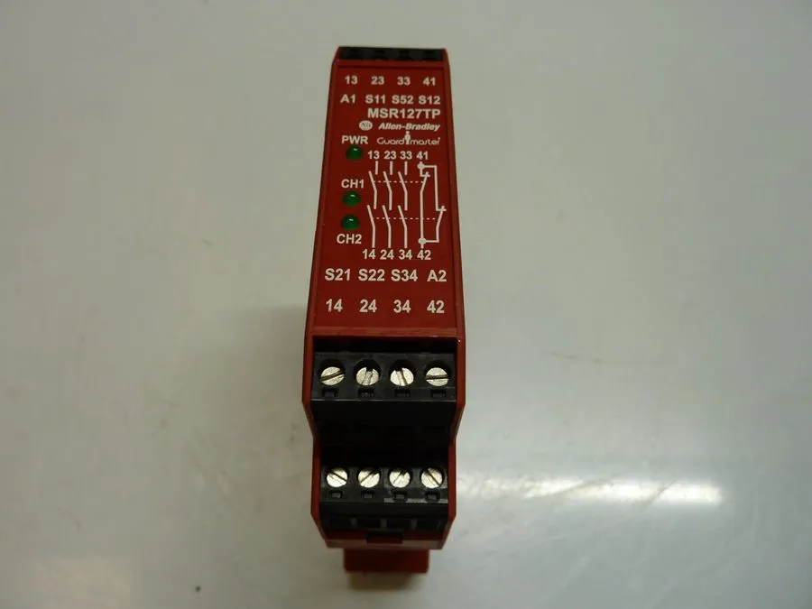 Реле безопасности Allen-Bradley 440R-N23132 MSR127TP Safety Relay 24VAC/DC Ser B