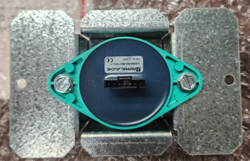 Датчик приближения Pepperl+Fuchs proximity sensor, specifically model UC2500-60K — фото лота 1