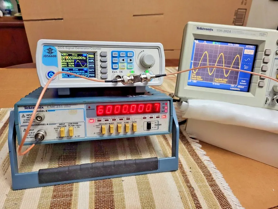 Тестер Tektronix CMC251 1.3 GHz Frequency Counter, From our Eng lab (Sn 50164)