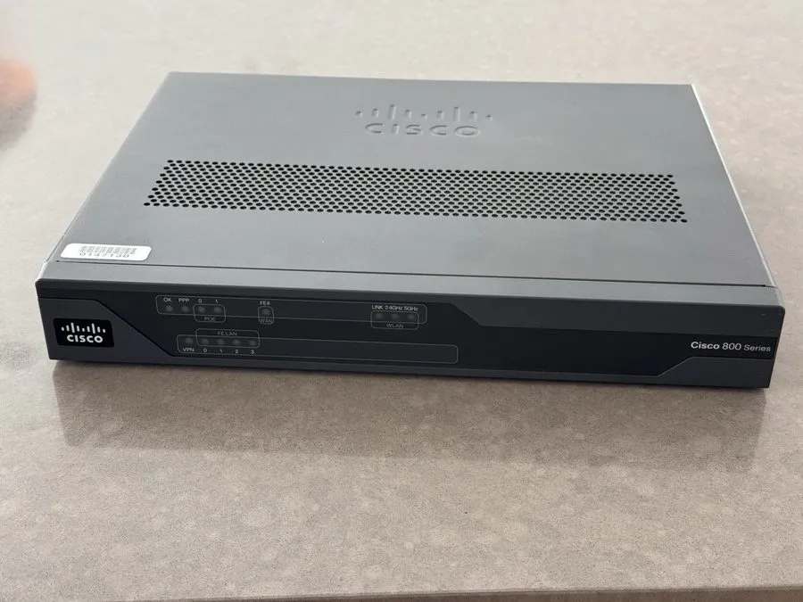 Маршрутизатор Cisco 881W 4-Port 10/100 Wireless N Router (C881W-A-K9)