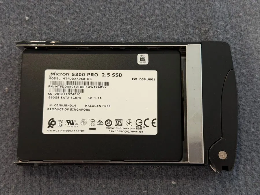 SSD-накопитель Dell Micron 960GB SATA 6Gb/s Enterprise SSD MTFDDAK960TDS DP/N 0C