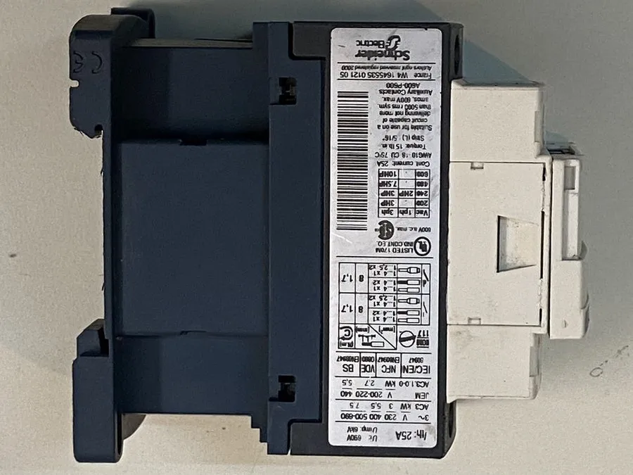 Контактор Schneider Electric TeSys D LC1D12 IEC Contactor 12A AC 110-120V Coil 3 — фото лота 1