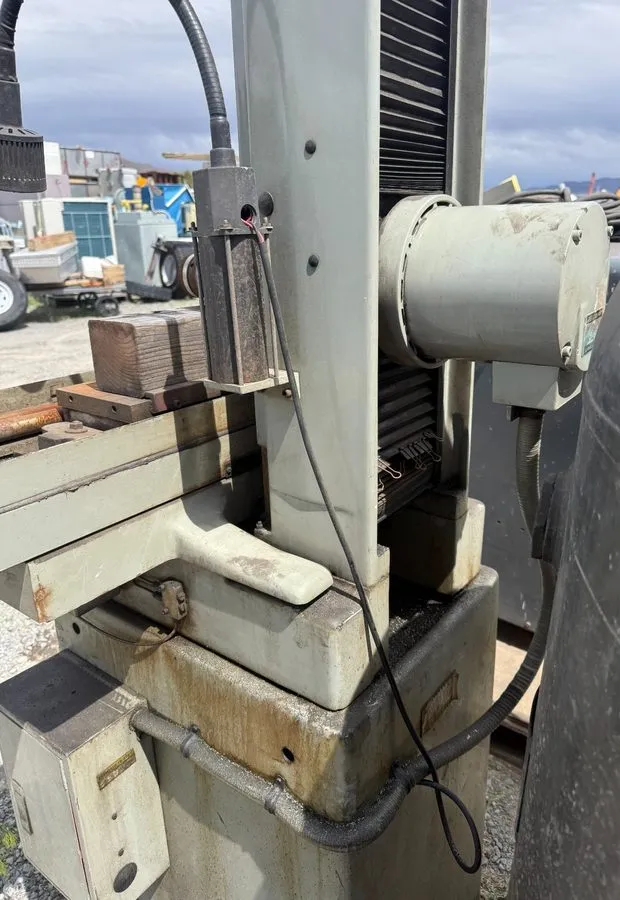 Оборудование ЧПУ Chevalier FSG-618M Hand Feed Surface Grinder