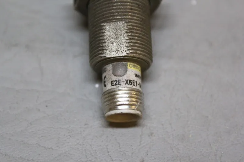 Датчик приближения Omron E2E-X5E1-M1 Proximity Sensor, 12-24VDC