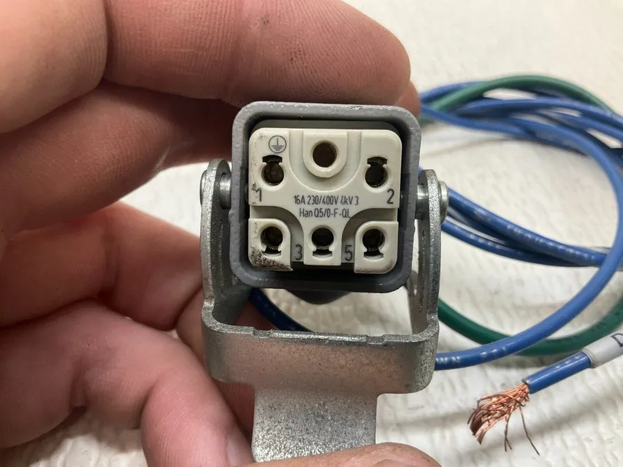 Разъём Harting Han Q5/0-F-QL 6 Pin Female Connector Module 16 A 230/400 V (TSC)