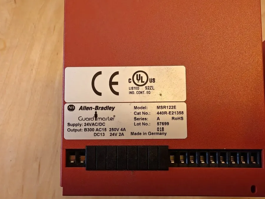 Реле безопасности ALLEN BRADLEY MSR122E GUARDMASTER SAFTY RELAY 440R-E21358 24VA