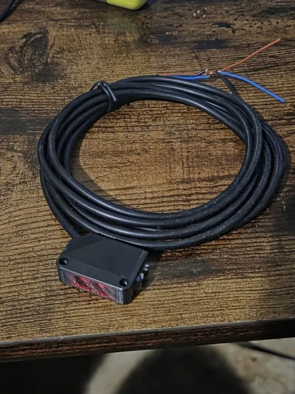 Фотоэлектрический датчик Omron E3Z-R61 Photoelectric Switch Sensor 12-24V DC — фото лота 1