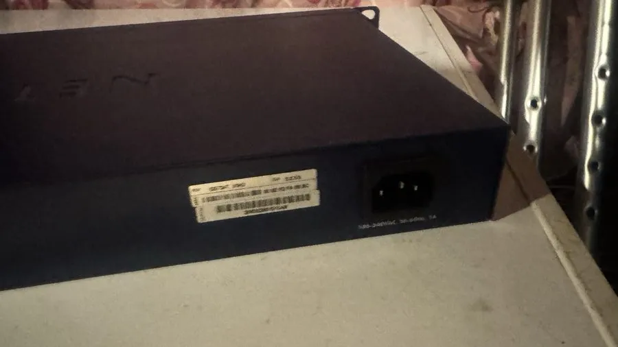 Коммутатор NETGEAR GS724T 24-Port Gigabit Managed Switch ProSAFE Rackmount VLAN — фото лота 1