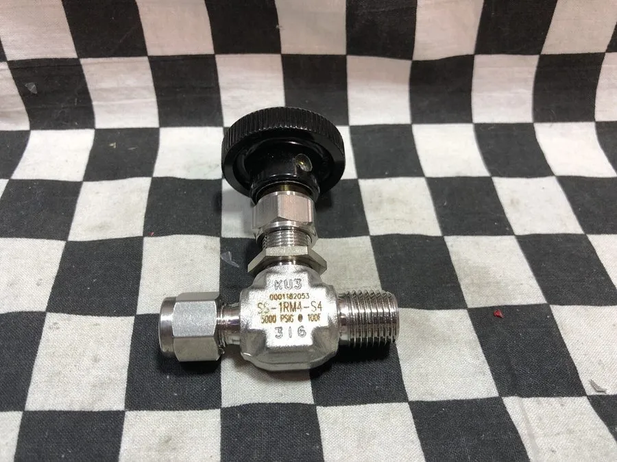 Клапан Swagelok SS-1RM4-S4 Stainless Steel Integral Bonnet Needle Valve FNSP